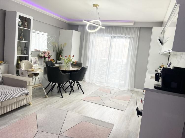 Apartament cu 3 camere decomandat în Central