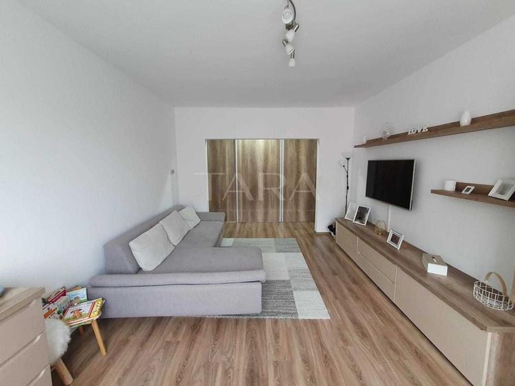 Apartament cu 2 camere semidecomandat, mobilat în Vest