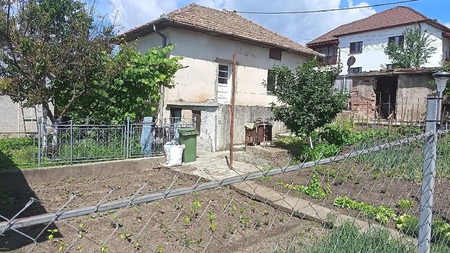 Casă cu Teren 496 Mp în Central