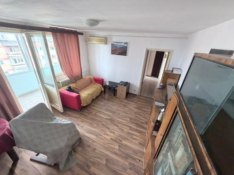 Apartament cu 3 camere semidecomandat, mobilat în Lujerului