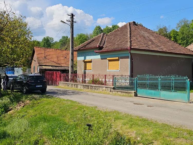 Casă cu 3 camere cu Teren 800 Mp în Central