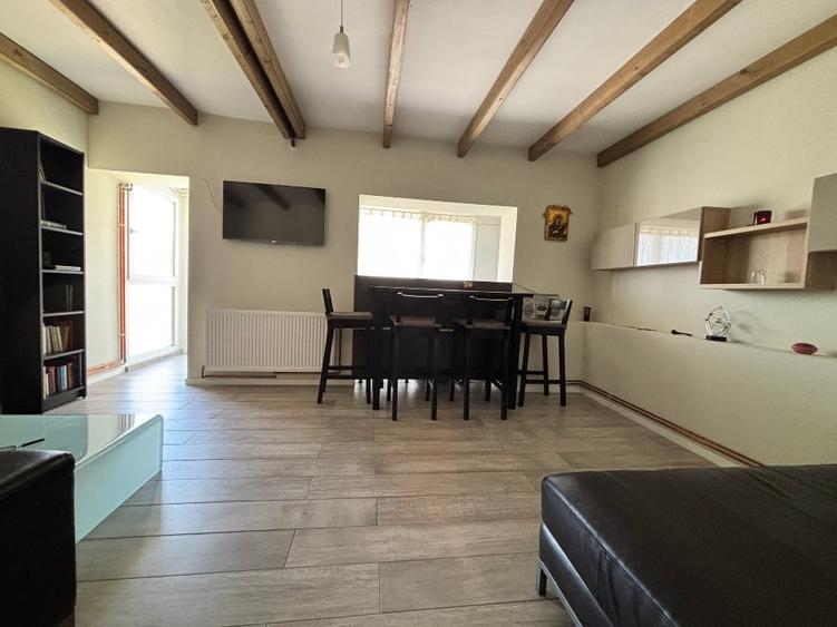 Apartament cu 2 camere decomandat în Central