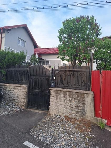 Casă cu 2 camere nedecomandat cu Teren 450 Mp în Petros