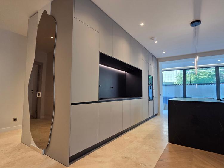 Apartament cu 4 camere decomandat în Iancu Nicolae