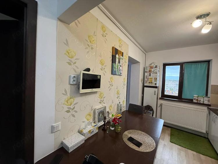 Apartament cu 3 camere decomandat în Gojdu