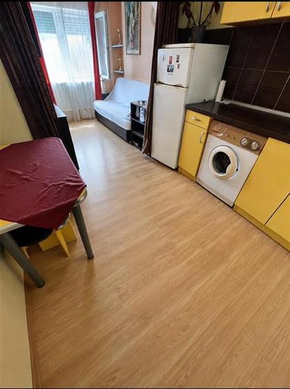 Garsonieră decomandată în Rogerius