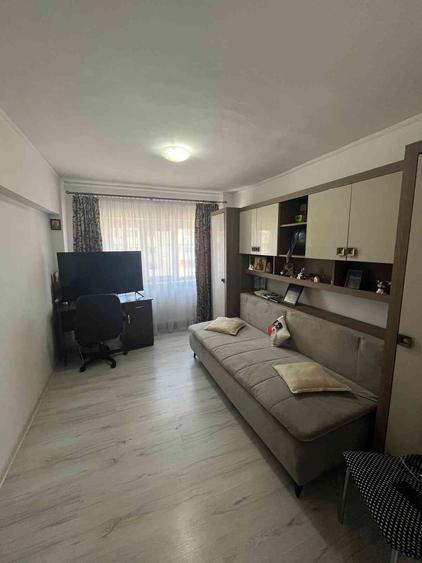 Apartament cu 3 camere decomandat în Brăilei