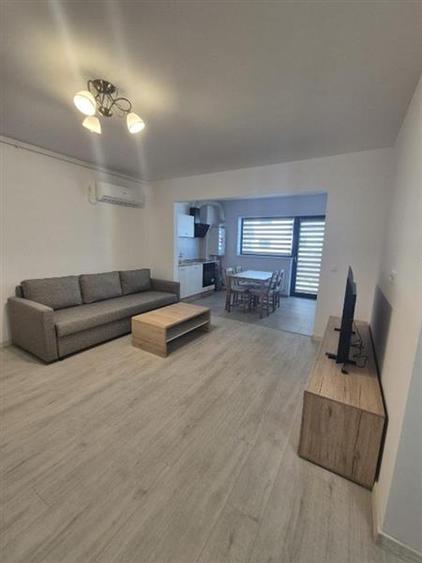 Apartament cu 2 camere decomandat în Titan