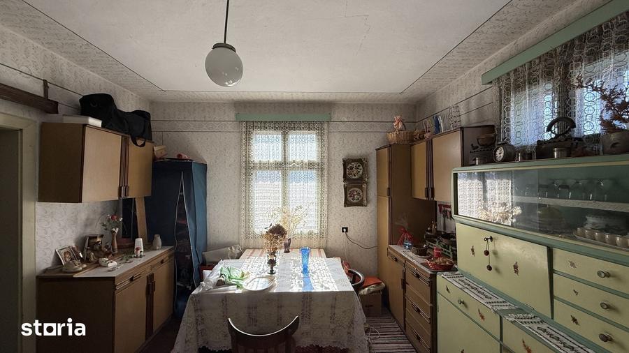 Casă cu 4 camere cu Teren 373 Mp în Central