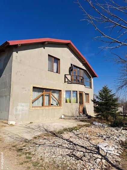 Casă cu 5 camere cu Teren 1500 Mp în Traian