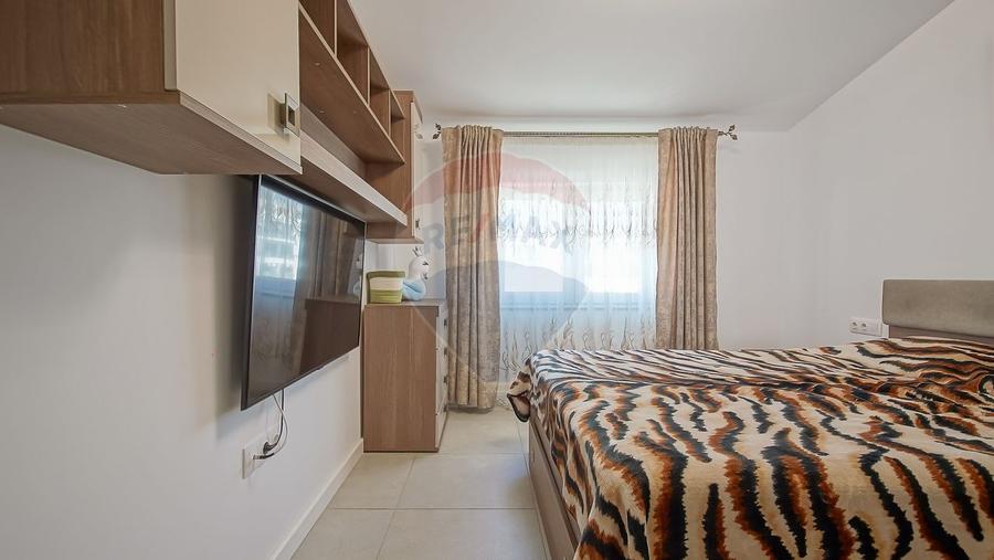 Apartament cu 3 camere decomandat, mobilat în Tractorul