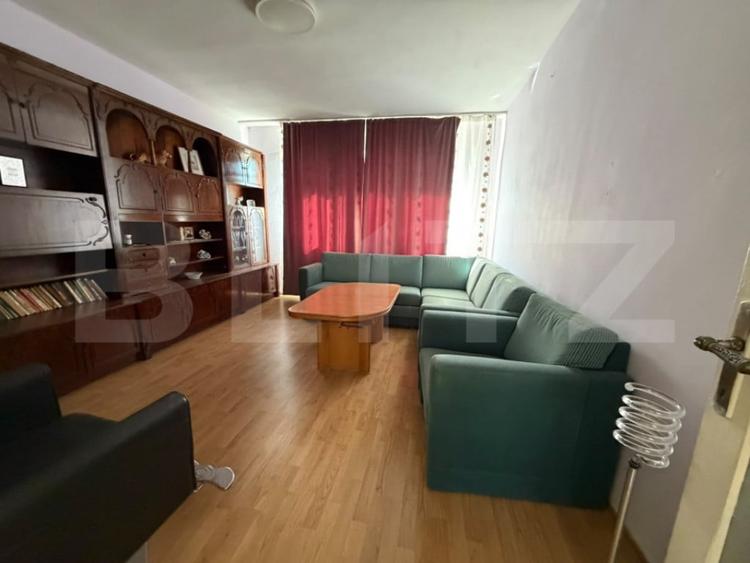 Apartament cu 3 camere decomandat în Central