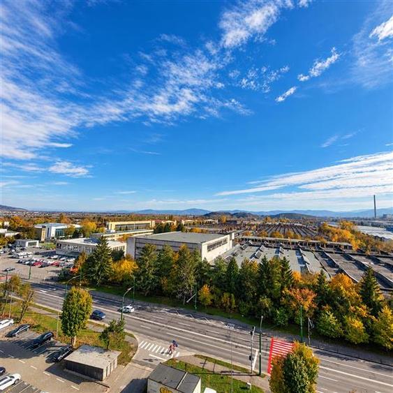 Apartament cu 2 camere decomandat, mobilat în Tractorul