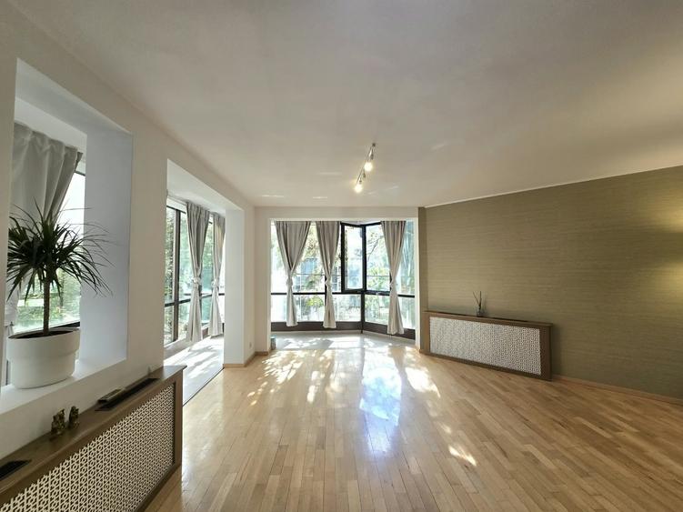 Apartament cu 5 camere în Nordului
