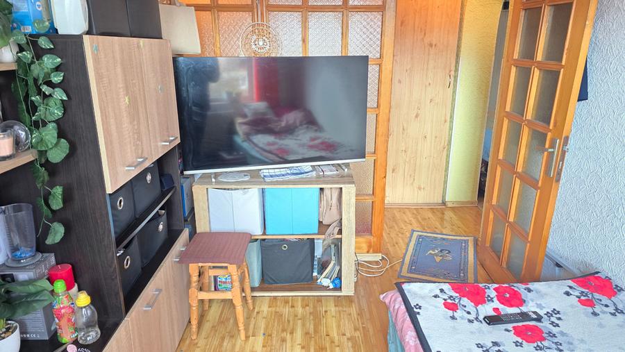 Apartament cu 3 camere semidecomandat în Gojdu