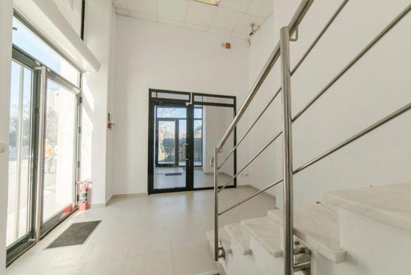 Spațiu comercial, de 208.10000610352 mp, în Calea Victoriei
