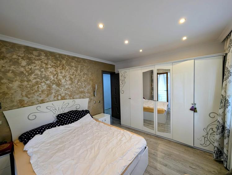 Duplex cu 4 camere cu Canalizare în Florești