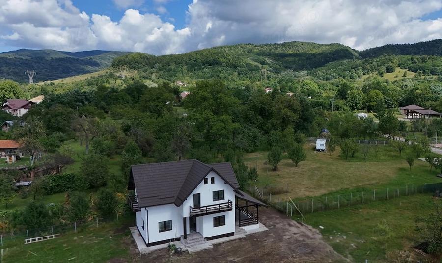 Casă cu Teren 575 Mp în Brebu