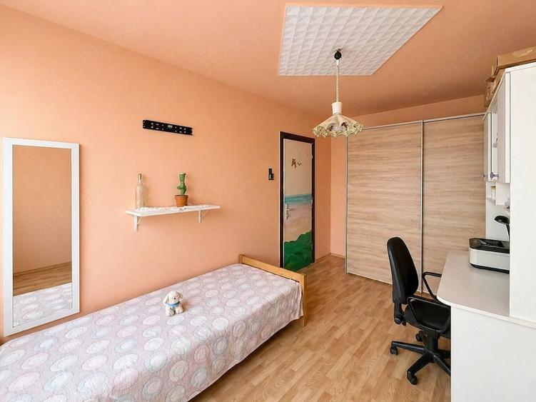 Apartament cu 3 camere semidecomandat în Central