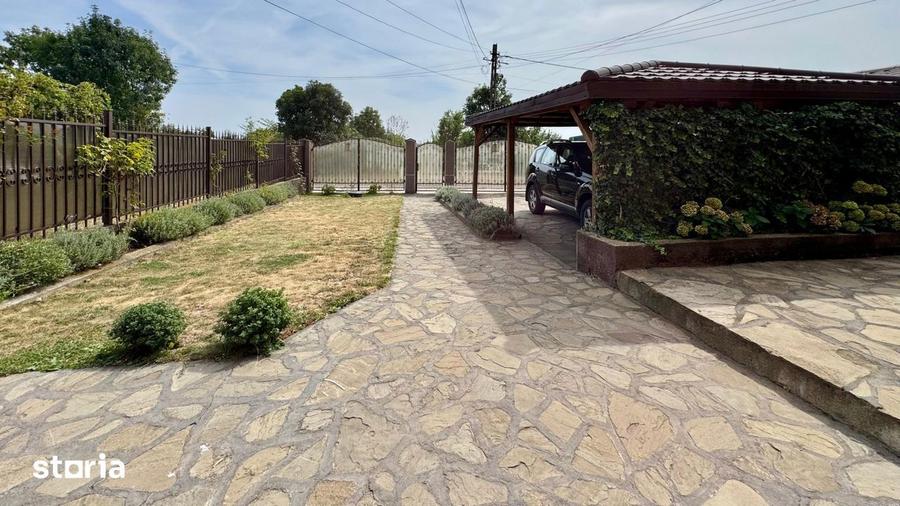 Casă cu 10 camere cu Teren 1422 Mp în Central