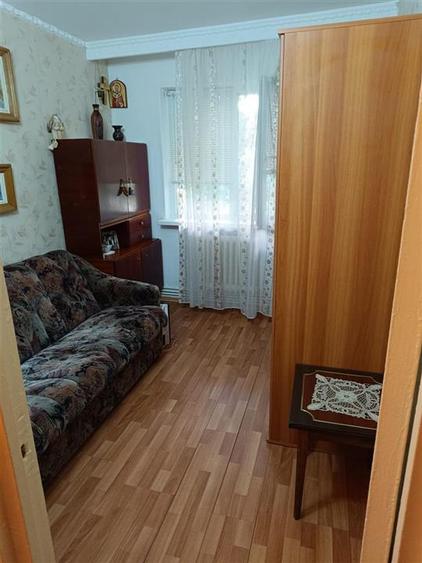 Apartament cu 3 camere semidecomandat în Zimbru