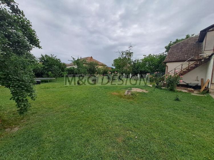 Casă individuală cu 7 camere cu Canalizare în Sânmartinu Sârbesc