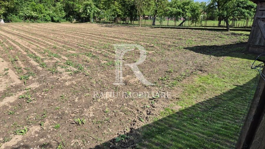 Casă individuală cu 6 camere cu Canalizare în Sitani
