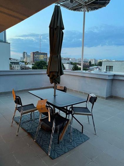 Apartament cu 4 camere decomandat, mobilat în P-ța Romană