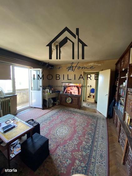 Apartament cu 3 camere semidecomandat în Craiovița Nouă