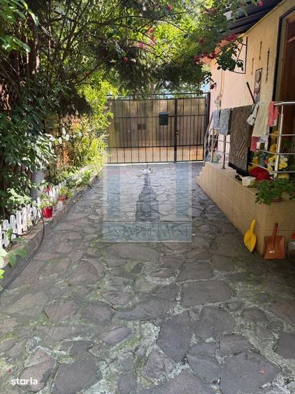 Casă cu 3 camere semidecomandat în Bartolomeu