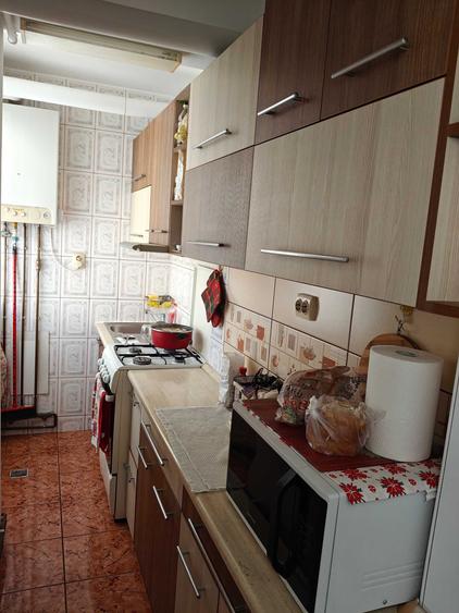 Apartament cu 3 camere decomandat în Stana