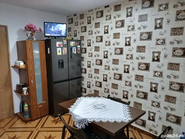 Apartament cu 3 camere decomandat în Pucioasa