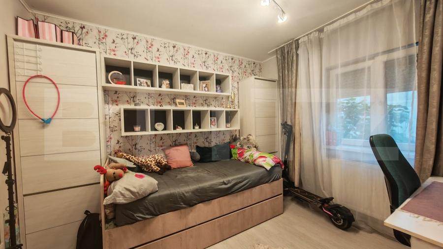 Apartament cu 3 camere semidecomandat, mobilat în Rogerius