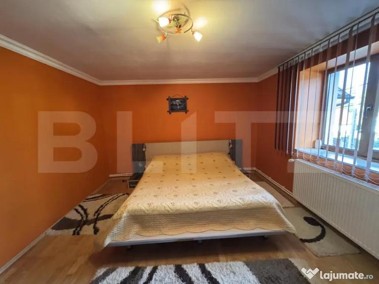 Casă cu 6 camere cu Teren 2500 Mp în Central