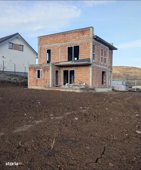 Casă cu 4 camere în Suceagu