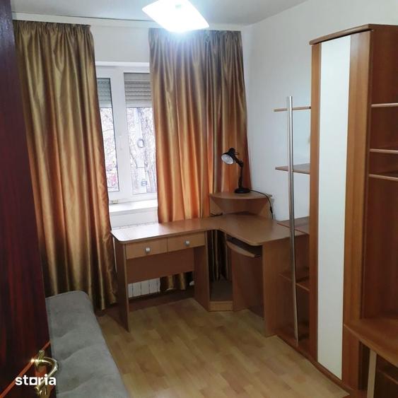 Apartament cu 3 camere semidecomandat în Drumul Taberei