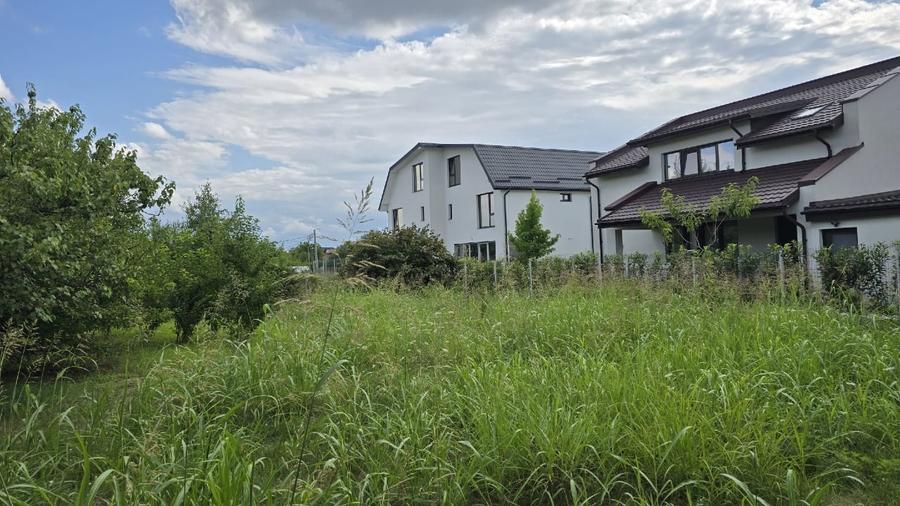 Teren Construcții intravilan de 690 mp, în Odăile