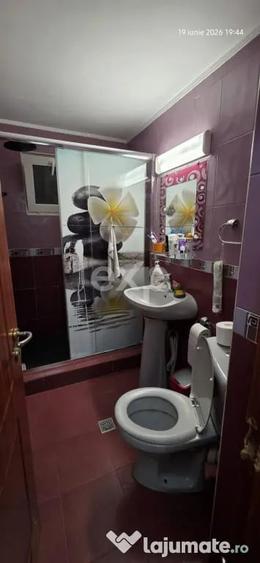 Apartament cu 3 camere decomandat în Micro 11