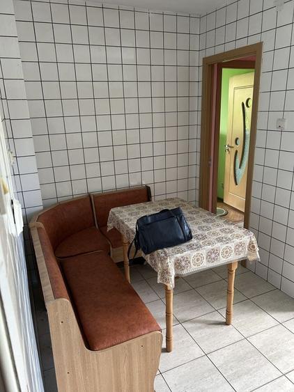 Apartament cu 4 camere nedecomandat în Popoveni