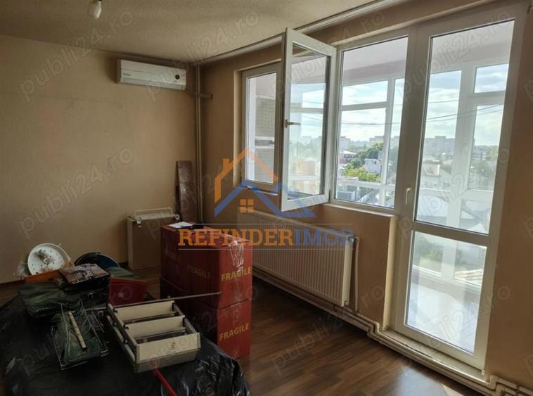 Apartament cu 3 camere semidecomandat în Berceni — fotografia 1