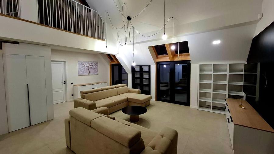 Penthouse cu 3 camere decomandat în Cornișa