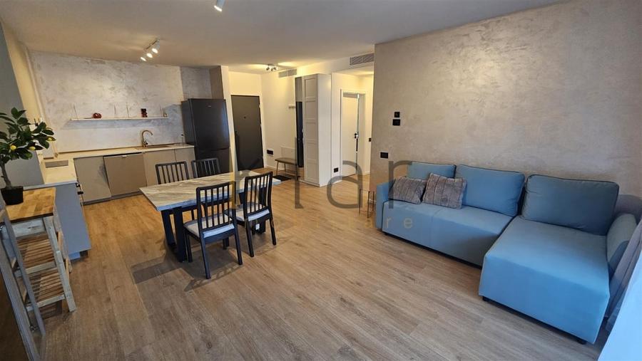 Apartament cu 3 camere semidecomandat, mobilat în Semicentral