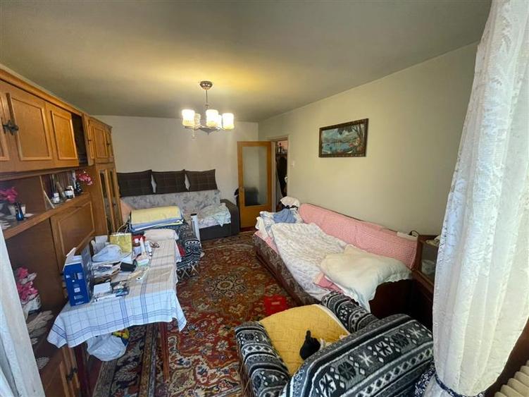 Apartament cu 2 camere decomandat în Văcăresti