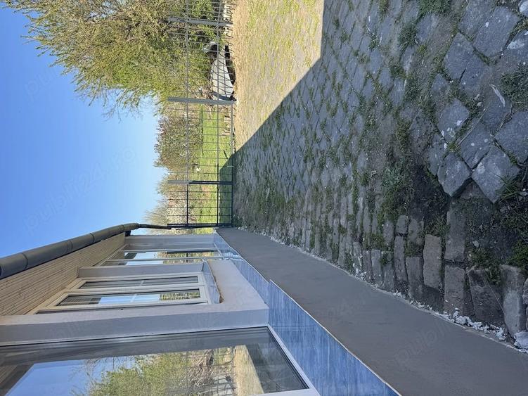 Casă cu 3 camere cu Teren 1454 Mp în Variaș