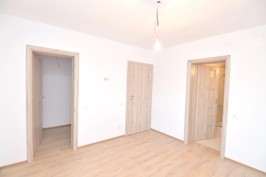 Casă individuală cu 5 camere cu Teren 528 Mp în Periș