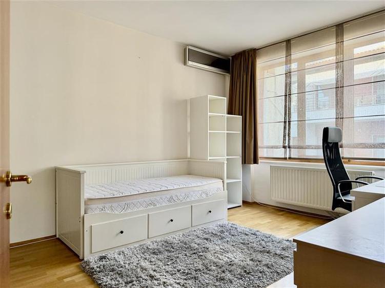 Apartament cu 4 camere semidecomandat, mobilat în Șoseaua Nordului