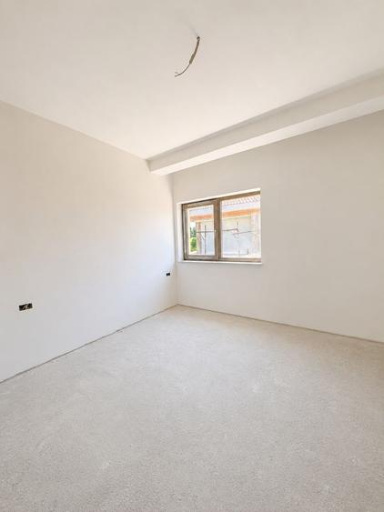 Duplex cu 4 camere cu Canalizare în Moșnița Nouă