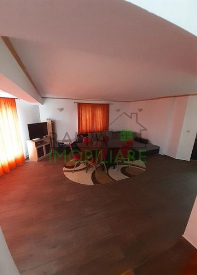 Casă cu 5 camere cu Teren 1000 Mp în Bran