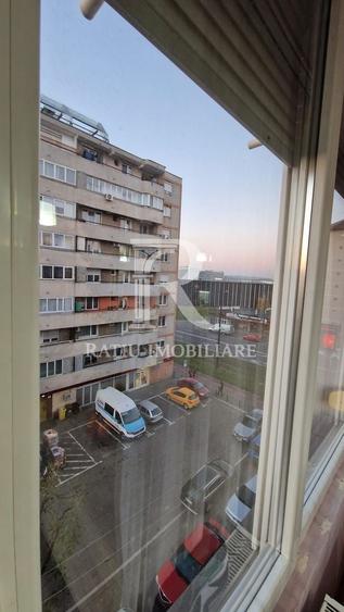 Apartament cu 3 camere decomandat, mobilat în Nufărul