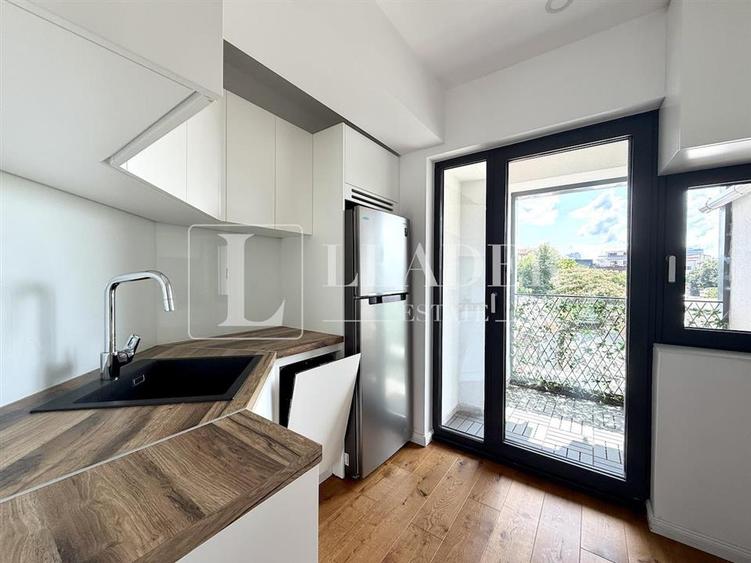 Apartament cu 2 camere semidecomandat, mobilat în Central